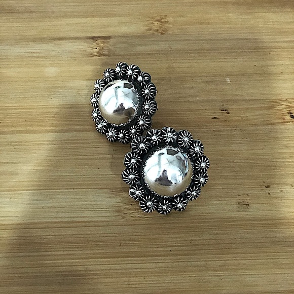 $228  Vintage Estate Clip On Designer Earrings  Marked TM 48 MEXICO - Picture 4 of 8